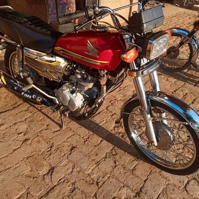 125 Honda self start very good condition shor kot city