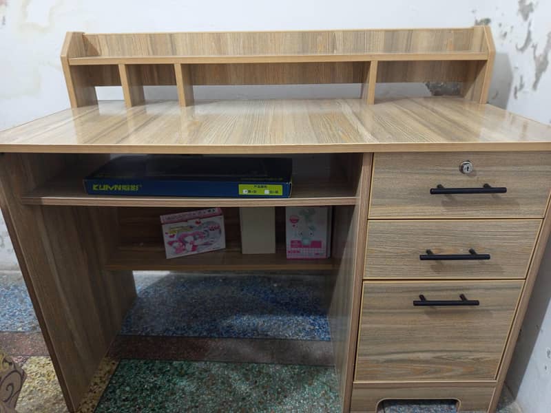 Study Table in excellent condition 2