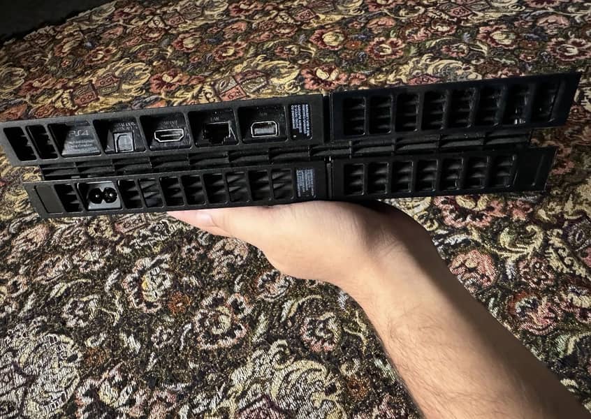 Playstation 4 Disk with a controller 1