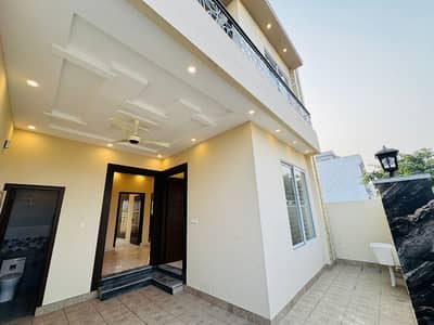 Stunning 05 Marla House Available for Sale in D-Block