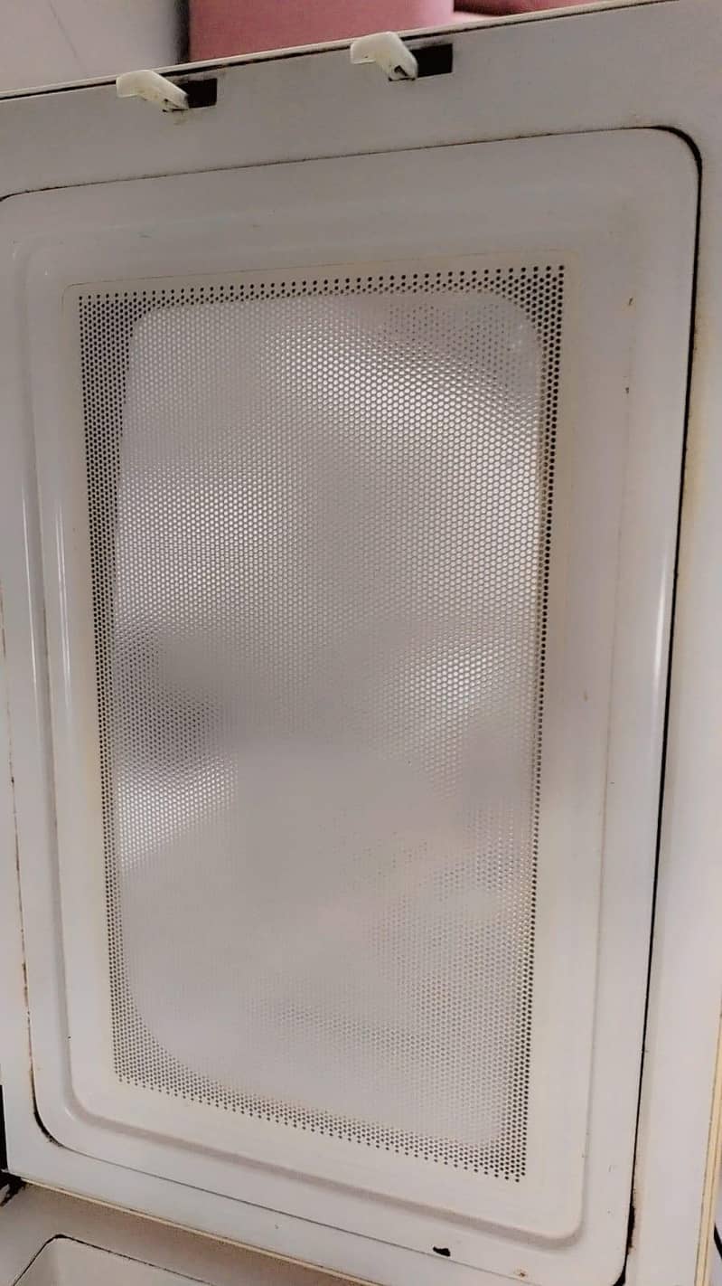 good condition microwave 1