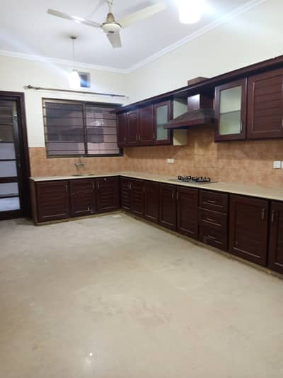 F-11/2 Size 444sqy Ground Floor Separate Gate 3bed 3bath Dring Dining Tvlounge Kitchen