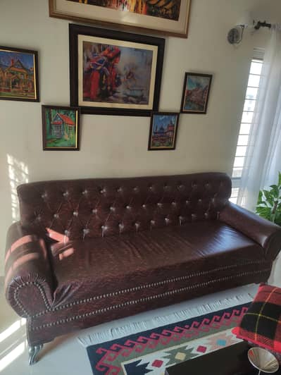 comfortable sofa chengum leather burgundy coular no stain no diamage