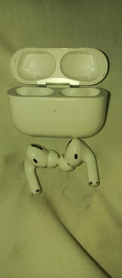 Original Apple AirPods – Battery OK – With Case