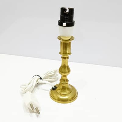 Elegant Vintage Brass Table Lamp with a Timeless Design