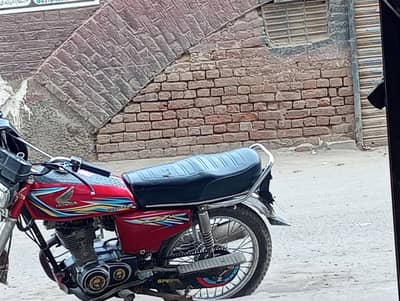 HONDA 125.  INGEN OK 100%.