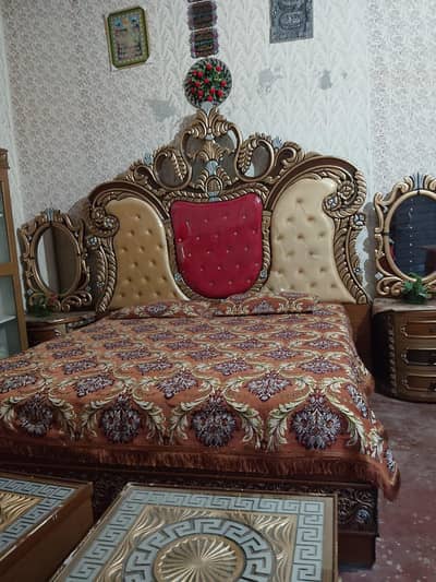 بیڈ+سائیڈ ٹیبل، ڈریسنگ ٹیبل، شوکیس، استری اسٹینڈ