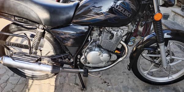 SUZUKI GS150SE MODEL 2022 NEAT AND CLEAN BIKE.