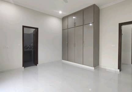 Ready To Buy A House 10 Marla In Bahria Town - Sector E