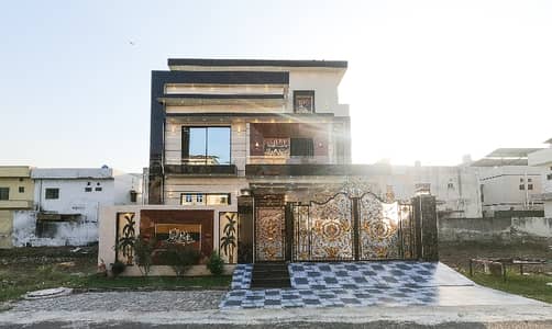 Prime Location House Available For Sale In Central Park - Block A