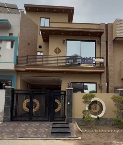 Prominently-Located Prime Location 5 Marla House Available In Central Park - Block A