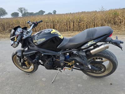 Triumph 675R street triple 2010 model Efi,pack engine Three  slender