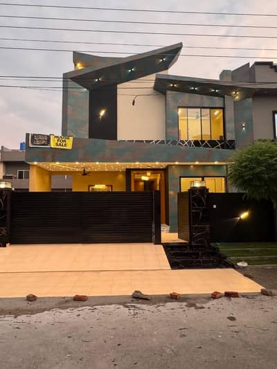 Prime Location 10 Marla House For Sale In Rs. 27500000 Only