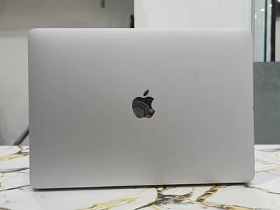MacBook Pro i7  Touch Bar Finger Print