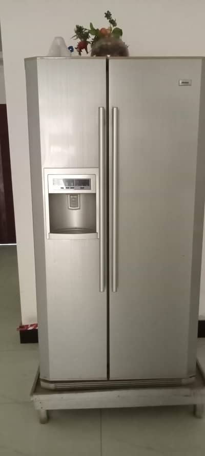 Double door fridge good working conditions