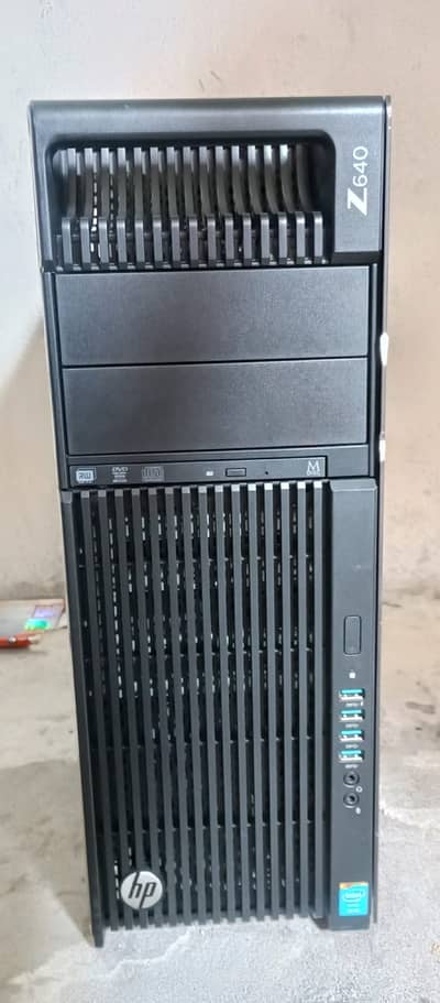 HP Z640 / E5 2650 V3 (50MB Cache) / 8GB DDR4 / 256GB SSD