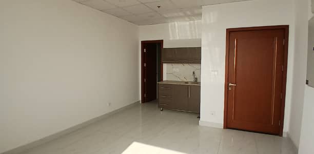 Premier Destination Gulberg Brand New Office 300 SQ Available For Rent!