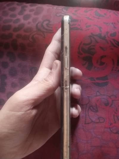 Lg v60 back broken . best bterry timinh and best for gaming .