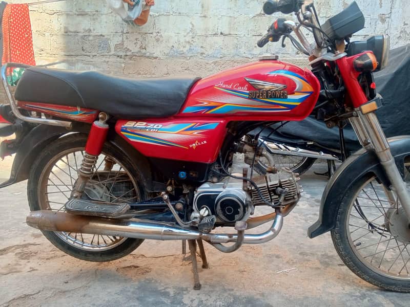 بالکل فریش ہے انجن جینون ہے کوئی کام وغیرہ نہیں ہے 2