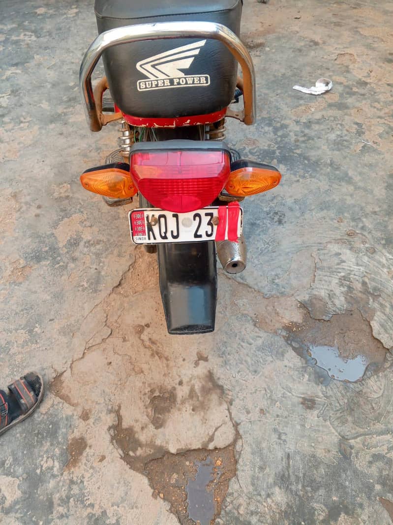 بالکل فریش ہے انجن جینون ہے کوئی کام وغیرہ نہیں ہے 3