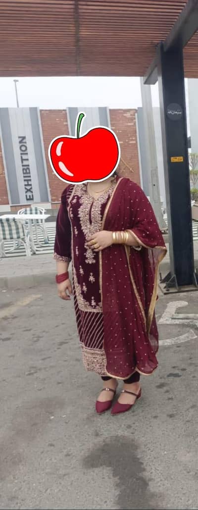 One time use . like new. coury dabky ka kam . fency hand work