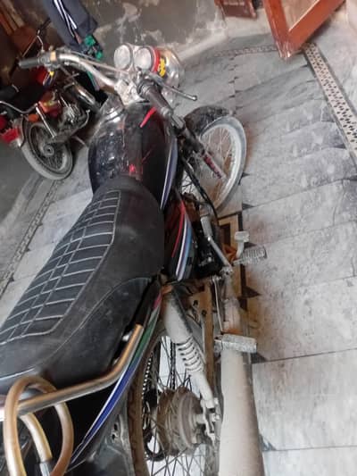 Honda 100CC kohat registration running position price43,000 average 50