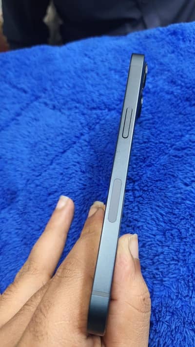 iphone 13 sim locked 8 month warranty 100 battery health