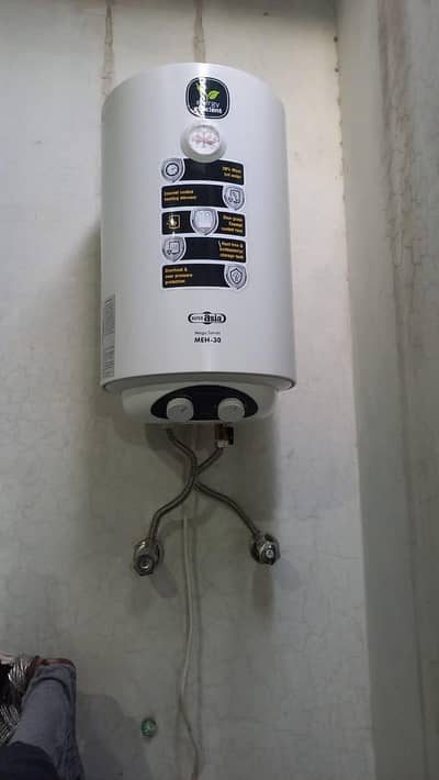 super Asia geyser mega series MEH 30 liter 10 by 10.1 month use