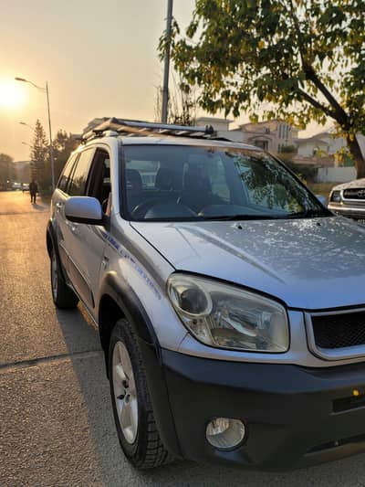 TOYOTA RAV4 FULL OPTION  AUTO. SUNROOF. 4×4