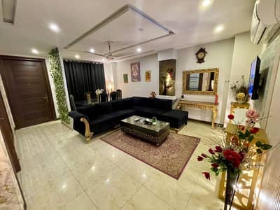 Gold Criest Mall 2 Bed Apartment full furnish daily basis short stay.