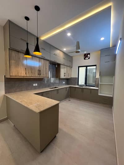 10 MARLA BRAND NEW HOUSE FOR SALE