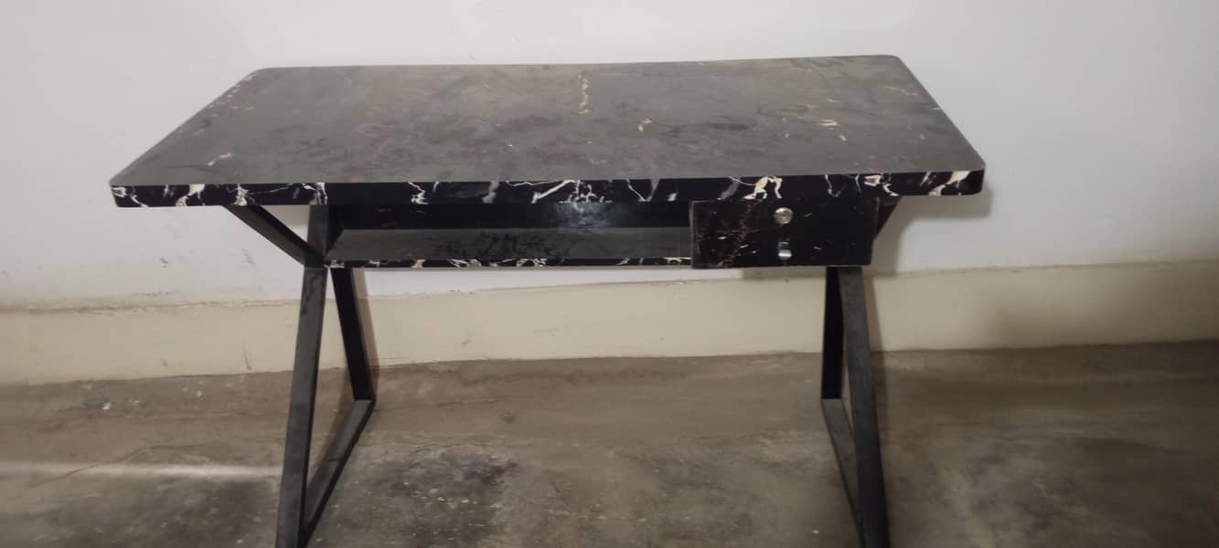 table good condition 1