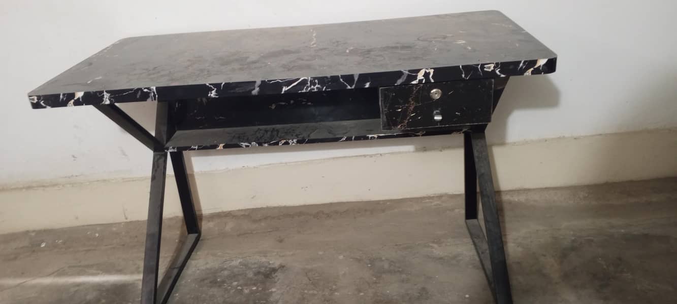 table good condition 2