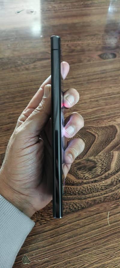 s23 ultra black colour 8-256  left side dot