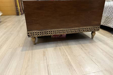 Dining table modern style - like new