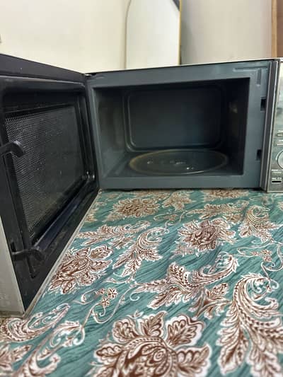 Hot Acha he new condition he or food Acha garm krta he