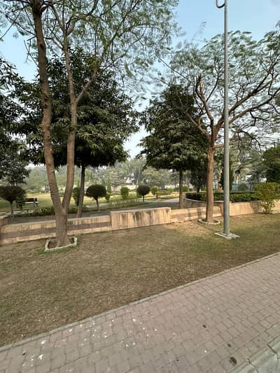 5.66 MARLA 60 FIT ROAD GRAY STRUCTURE HOUSE AVAILABLE FOR SALE