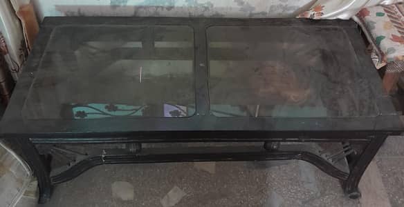 new table only dusty due to idle and not being use. istamal ni kiya.