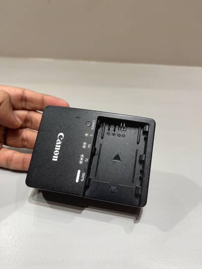 Canon R Original Charger like new