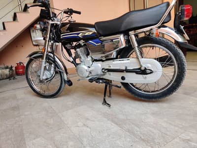2Lac 30k 125CG 2024 model 10/10 condition just buy and enjoy Ride