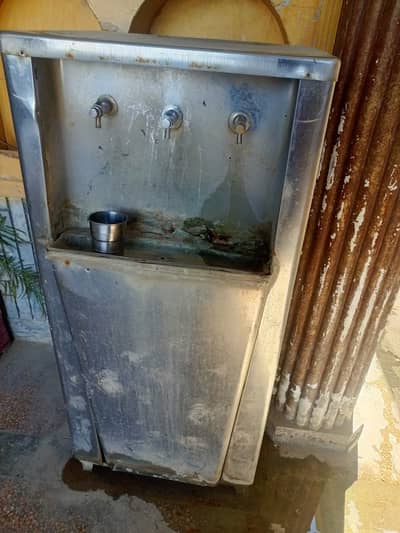 Electric water cooler