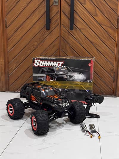 Traxxas Summit 1/10 scale excellent condition