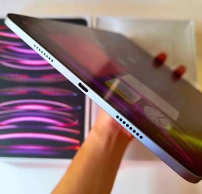 iPad pro m2 chip with full box for sale me