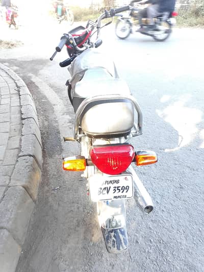 1800km chali hui hai