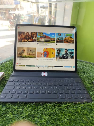 ipad pro 13 ," with apple keyboard