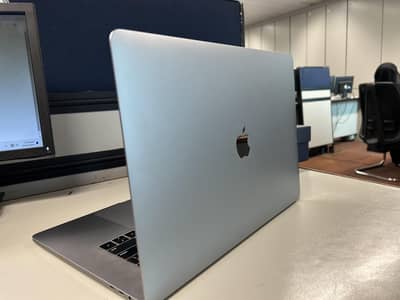 Macbook pro 2019 i9 16gb 4gb graphics card