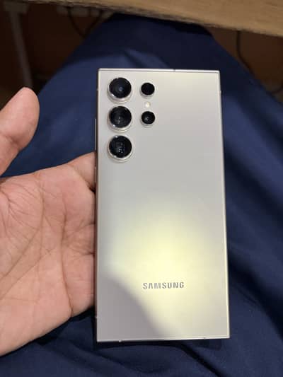 Samsung Galaxy S24Ultra 10/10 256Gb with Box