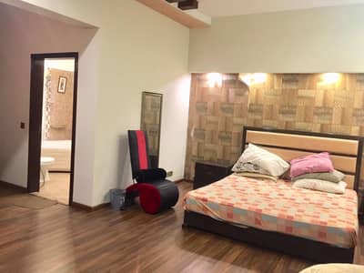 1 KANAL FULLY FURNISHED HOUSE AVAILABLE FOR RENT