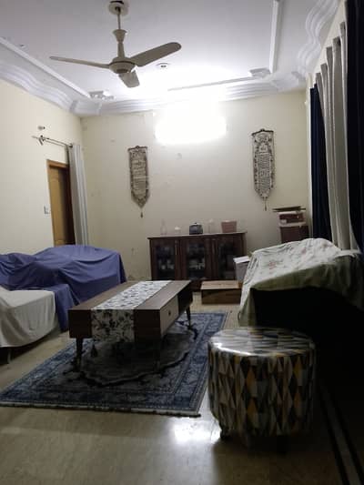 3 bed drawing lounge renovated 1st floor portion with roof for rent