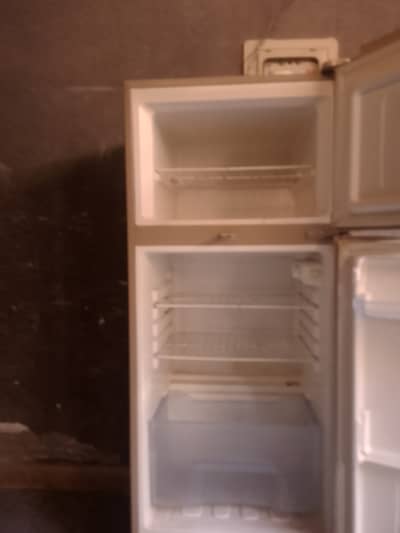 Urgent Sale! ڈبل ڈور فریج – اچھی حالت میں